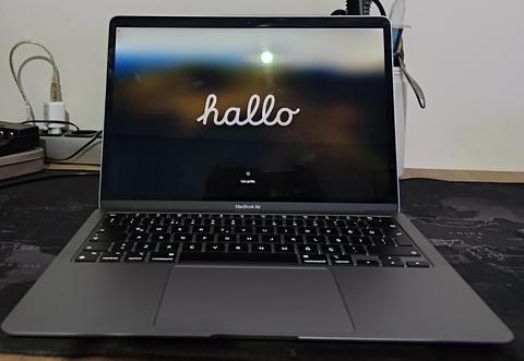 1 Aylık - Apple Macbook Air M1 13.3 - 256GB - 8GB - Uzay Grisi - MGN63TU/A - 23000 TL