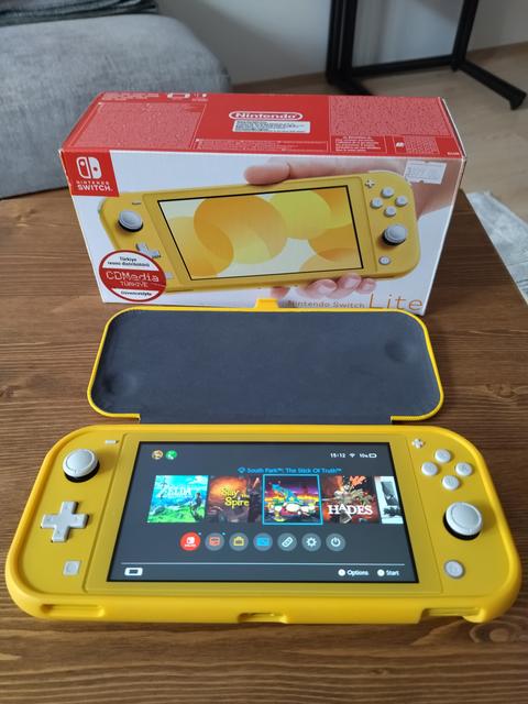 Satılık nintendo switch lite + hafıza kartı +oyun- yeniden satışa  konuldu