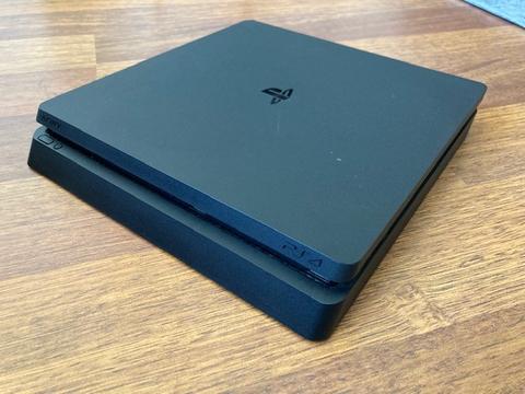 Playstation 4 Slim 500 GB + 2 Dualshock