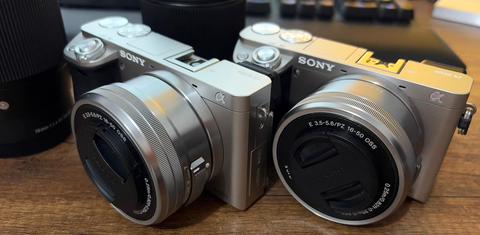 ACİL - 2X SONY A6000 + KIT LENS - SILVER TERTEMİZ + SIGMA 30MM F1.4 VE 16MM F1.4 LENS