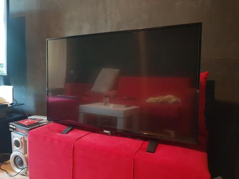 [SATILDI] PHILIPS 43PUK4900 ULTRA HD 4K LED TV UYDULU KUTULU TERTEMİZ
