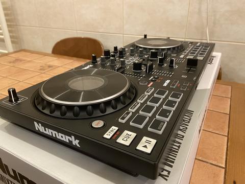 Numark Mixtrack Platinum FX - 4 DJ Kontrol Cihazı