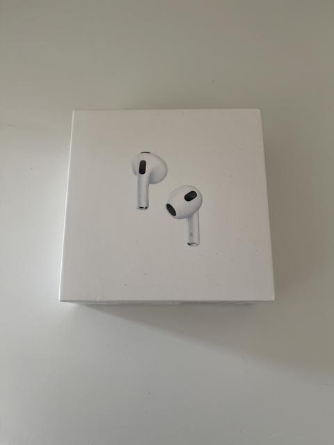 [SATILDI] SATILIK Kapalı Kutu Apple Airpods 3. Nesil