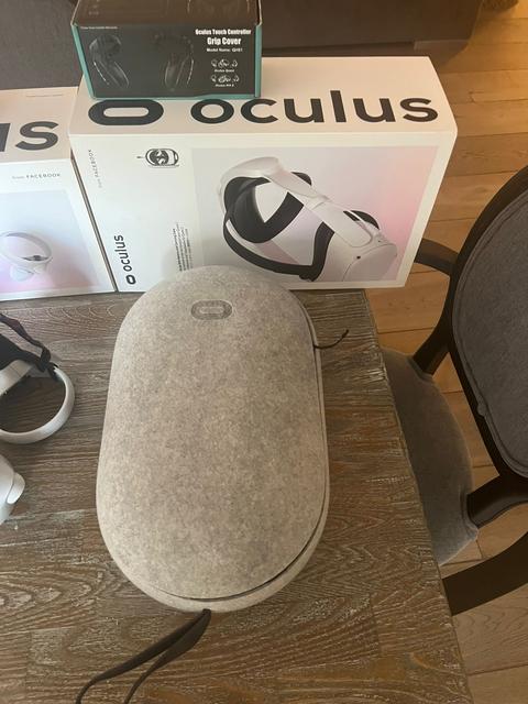 Satılık Oculus Quest 2 ve aksesuarları