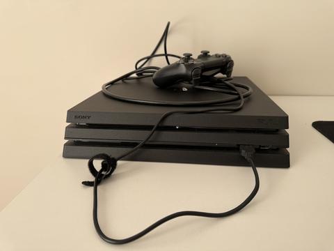 Satılık Ps4 PRO 1TB