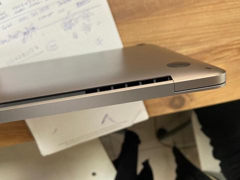 Apple 13 İnç Macbook Pro Touch Bar 2020 - 19000 TL