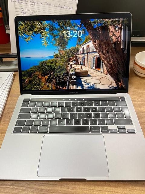 Apple 13 İnç Macbook Pro Touch Bar 2020 - 19000 TL