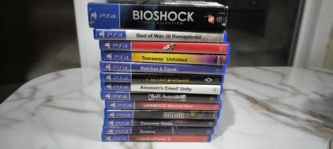 Satılık kutulu PS4 oyunları ve Aksesuarlar ve 2 adet PS3 KOL