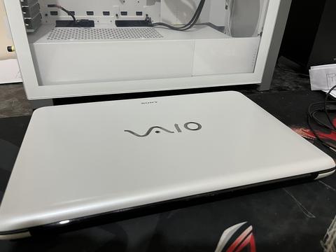 FİYAT DÜŞTÜ! Sony Vaio Laptop 240gb ssd 8gb ram