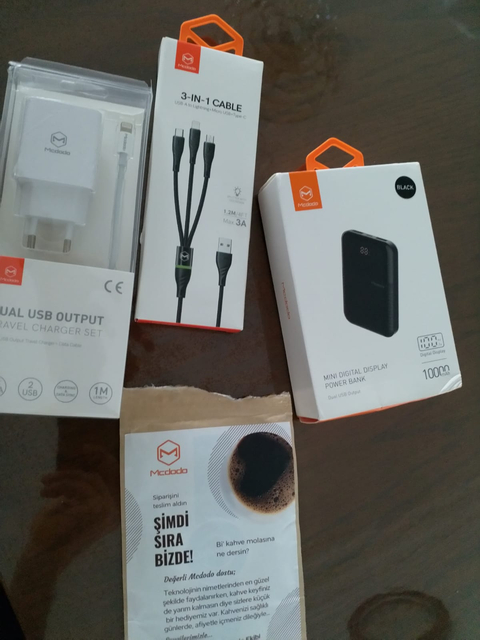 Satılık Sıfır Mcdodo 10000mah Powerbank, 2.4A adaptör, 3in1 3A Kablo 120 TL