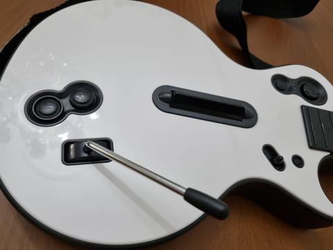 [SATILDI] Guitar Hero&Rock Band Uyumlu PC/PS3 Kablosuz Gitar - 1200 TL