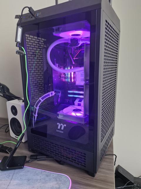 Thermaltake Tower 200 Bilgisayar Kasası