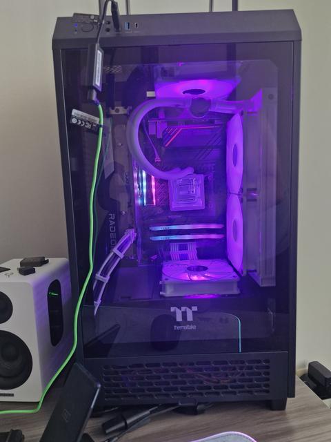 Thermaltake Tower 200 Bilgisayar Kasası