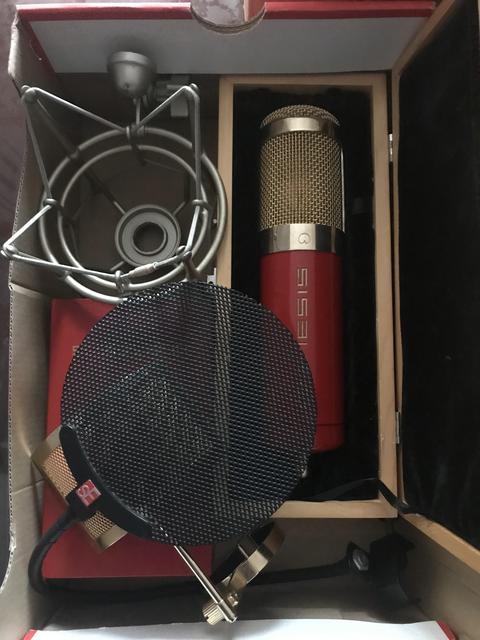 Pikap (Audio technica at-lp60x) ve  Mikrofon (MXL Genesis Tube)