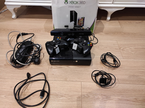 XBOX 360 E SLIM 250GB JTAGLI + KINECT+ 33 OYUN