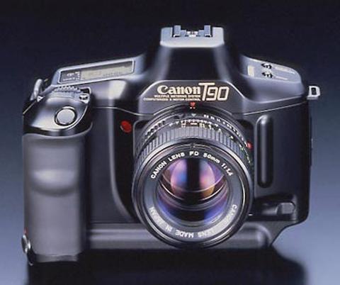 Canon aynasız fotoğraf makinesi EOS R3'ü duyurdu