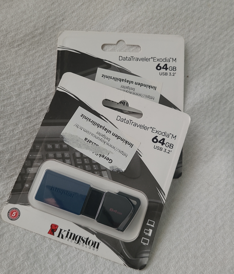 Satılık 2 adet kingston 64gb usb 3 gen1 flaş disk