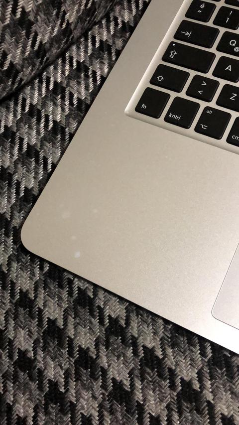 MacBook Air Kasada Beyaz Leke Çıkması