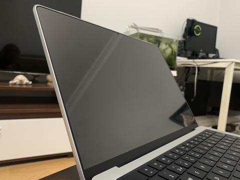 MACBOOK BİLGİSAYARLARA KOLAYCA EKRAN KORUYUCU NASIL TAKILIR ?