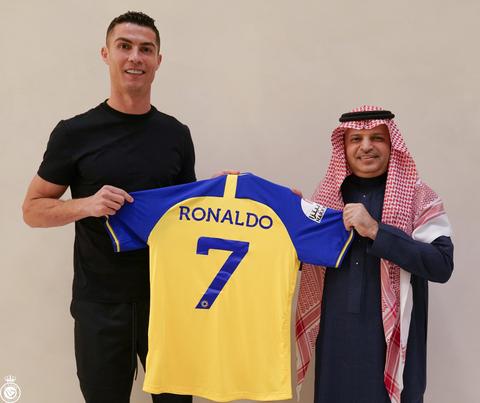 Cristiano Ronaldo Al Nassr'a transfer oldu