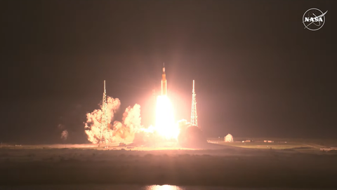 NASA Artemis I Görevinde İlk Uzay Mekiğini Fırlattı, Ay'a Gidiyoruz!