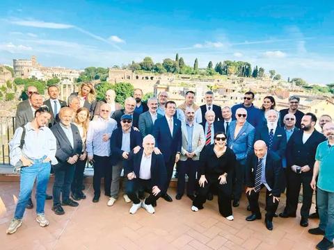 İmamoğlu kendisine yakın gazetecilerle İBB bütçesinden Roma'ya gitti (İmamoğlu masrafları doğruladı)