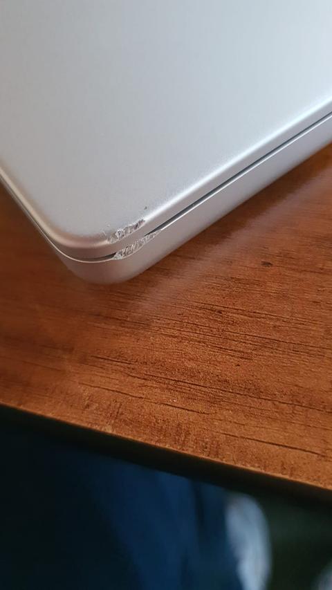 MacBook Pro düşme sonucu kasa ezilmesi
