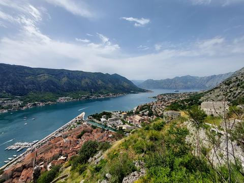 Arnavutluk'tan Budva'ya Özel Araçla Geçiş