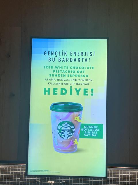 Starbucks içecek alana yeniden kullanılabilir bardak hediye 17-19 Mayıs