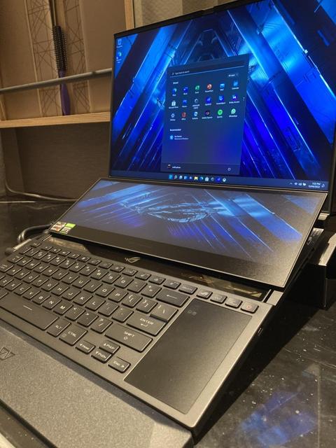 Asus Rog Zephyrus Duo 16