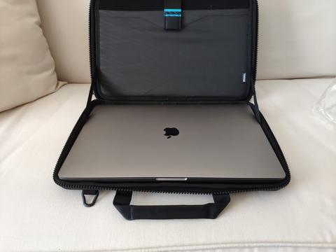 Thule Gauntlet 15" MacBook Pro Çantası küçük geldi