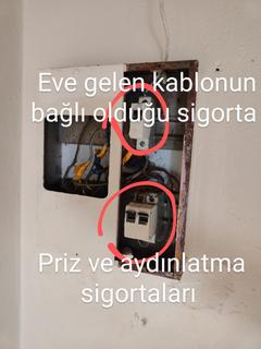 Eski köy evine kaçak akım rolesi bağlama