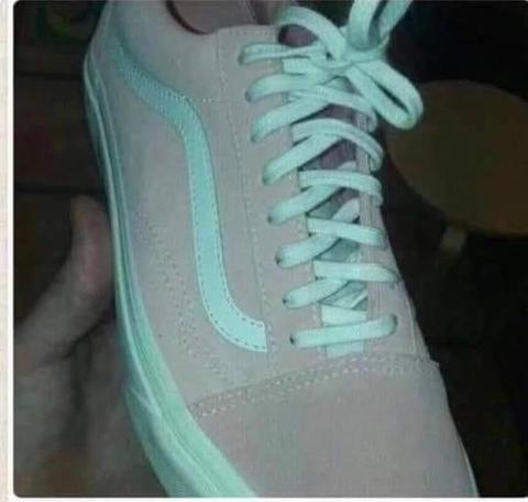 Bu ayakkabıyı neden herkes farklı renk görüyor ?
