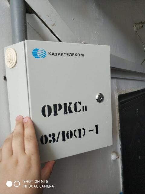 Kazakistan"nın şehir dışı yerleşimlerde kullanılan FTTH sistemin iç detayları