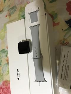 Apple Watch Series 3 42.mm Gümüş Rengi Alüminyum Kasa ve Gri Spor Kordon