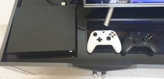 Xbox One X - 2 Gamepad