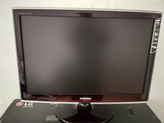 24 Samsung SyncMaster T240 LCD Monitor