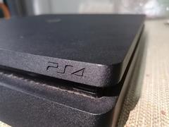 Çok Temiz Playstation 4 Slim 2 Orjinal Kol ve 12 Oyun.