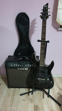 Schecter Omen 6 Siyah ve Line 6 Spider IV 30 Amfi