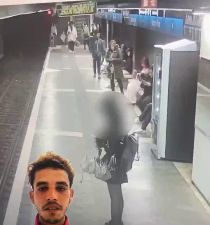 Barselona Metrosunda rasgele milleti tokatlayan multeci. Herkesi sıradan gecirdi. ÇAT ÇAT!