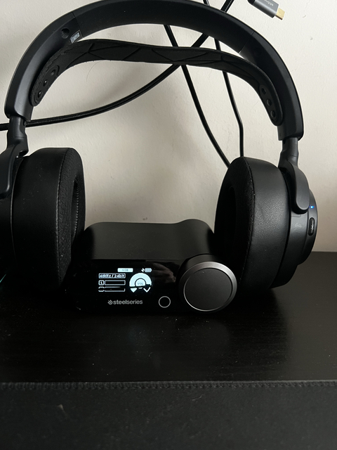 Arctis Nova Pro Wireless + WC kulaklık pedleri