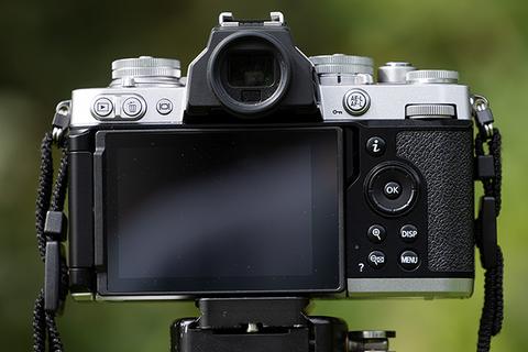 Nikon Zfc efsane cihaz olmuş. Retro sevenler buraya.