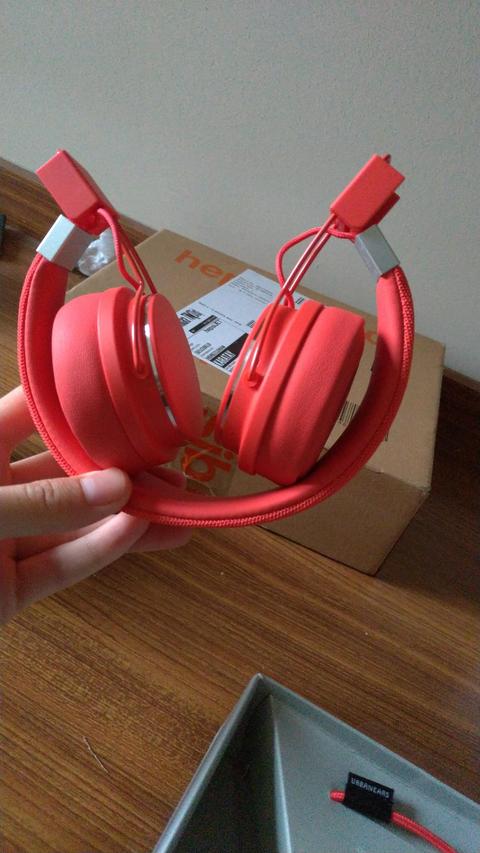 Urbanears Plattan 2 BT kırmızı renk nasıldır?