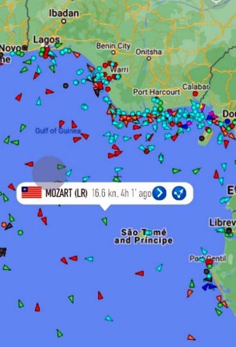 Son dakika: Gine açıklarında Türk gemisine korsan saldırısı! 1 ölü, 15 kayıp!!