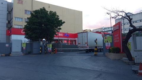 Ülker Shop ta 300 g çikolata 21 ve 32 ₺