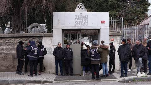 Mario Levy'nin cenazesinde asker ve polis nöbet tutuyor