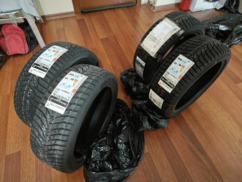 Satılık Kumho 215/45 R17  Kış Lastiği 2500 tl.