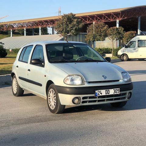 Acil Satılık Clio 1.4 RTA 2001