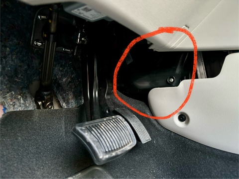 gaz pedalının sağ tarafındaki metalin aşırı ısınması?