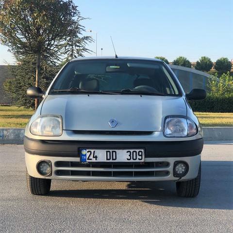 Acil Satılık Clio 1.4 RTA 2001